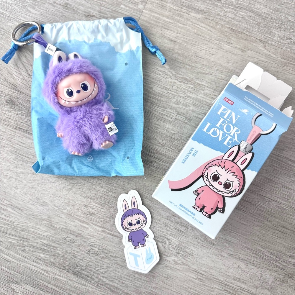 Labubu - T - Pin For Love